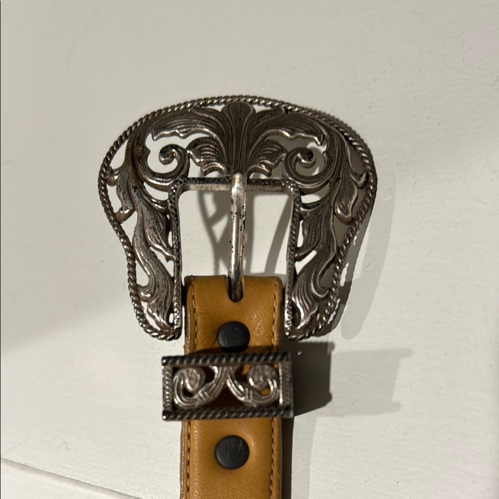 Vintage Justin Brand cowhide leather belt